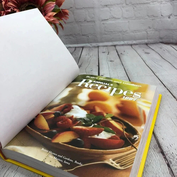 vintage Better homes and gardens Annual recipes cookbook 1997 - Picture 3 of 4